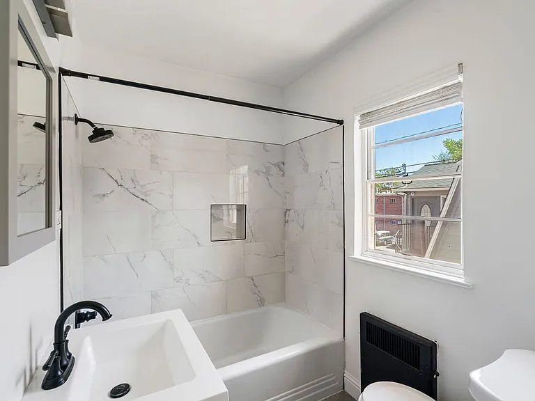 1045 Riverside Dr #D-3 — Photo 3