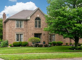 816 Foxfire Dr, Louisville, KY 40223