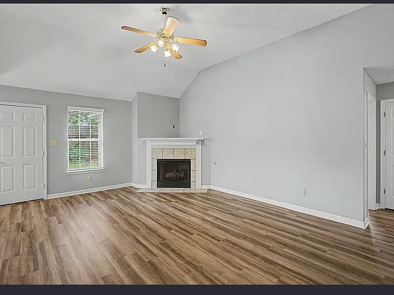 3145 Magnolia Dr — Photo 2