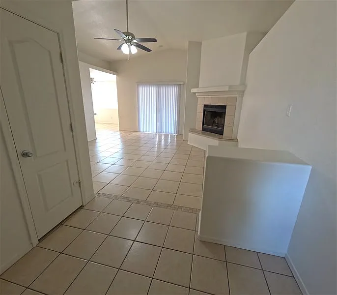 3 bed, 2.0 bath, 1358 sqft, $1,900 — Photo 4