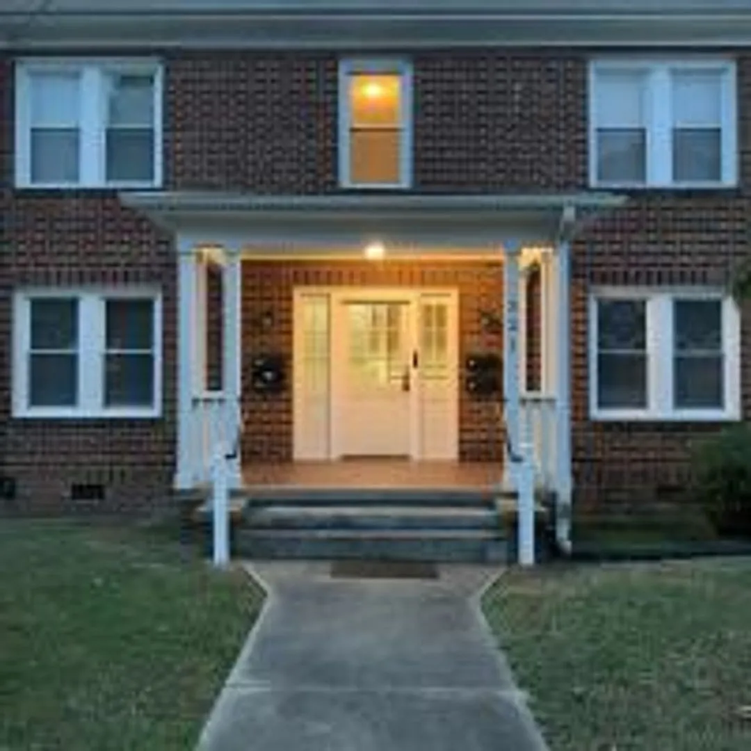 321 E Fifth St — Photo 1