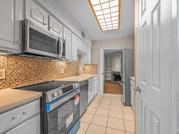 2nd image of 3400 Wimbledon Dr APT 5