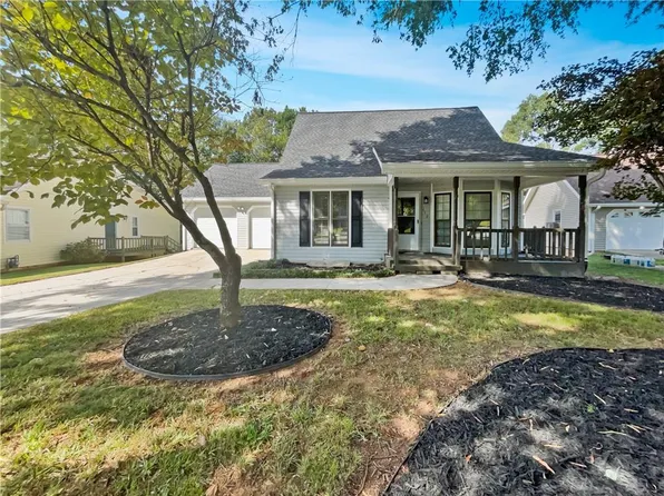 112 Stoney Brook Dr, Carrollton, GA 30116