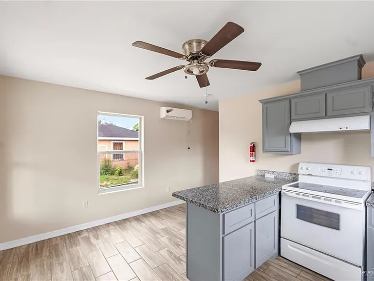 811 N Carlson St — Photo 3