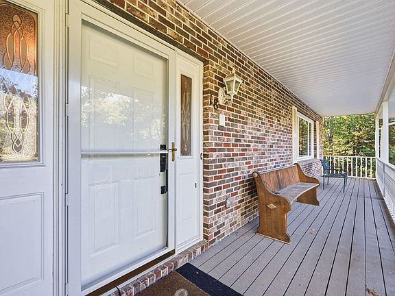 3rd image of 18 Sandstone Ave