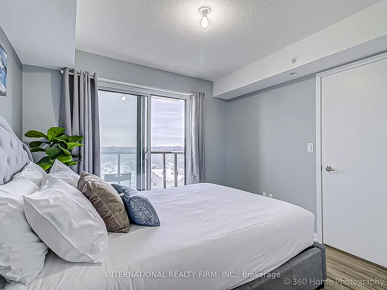 1420 Dupont St #911 — Photo 2