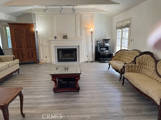 3 bed, 2.5 bath, 1434 sqft, $3,995 — Photo 3