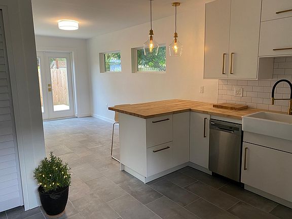 2nd image of 4405 N Lynn Ave #B