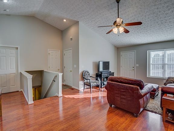 3rd image of 1129 Brookstone Dr