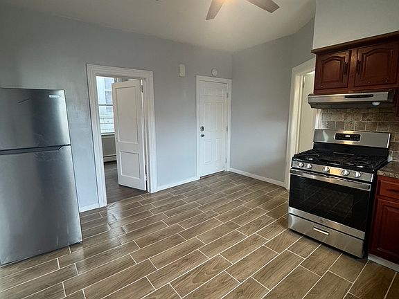 5th image of 53 Humphrey Ave #2