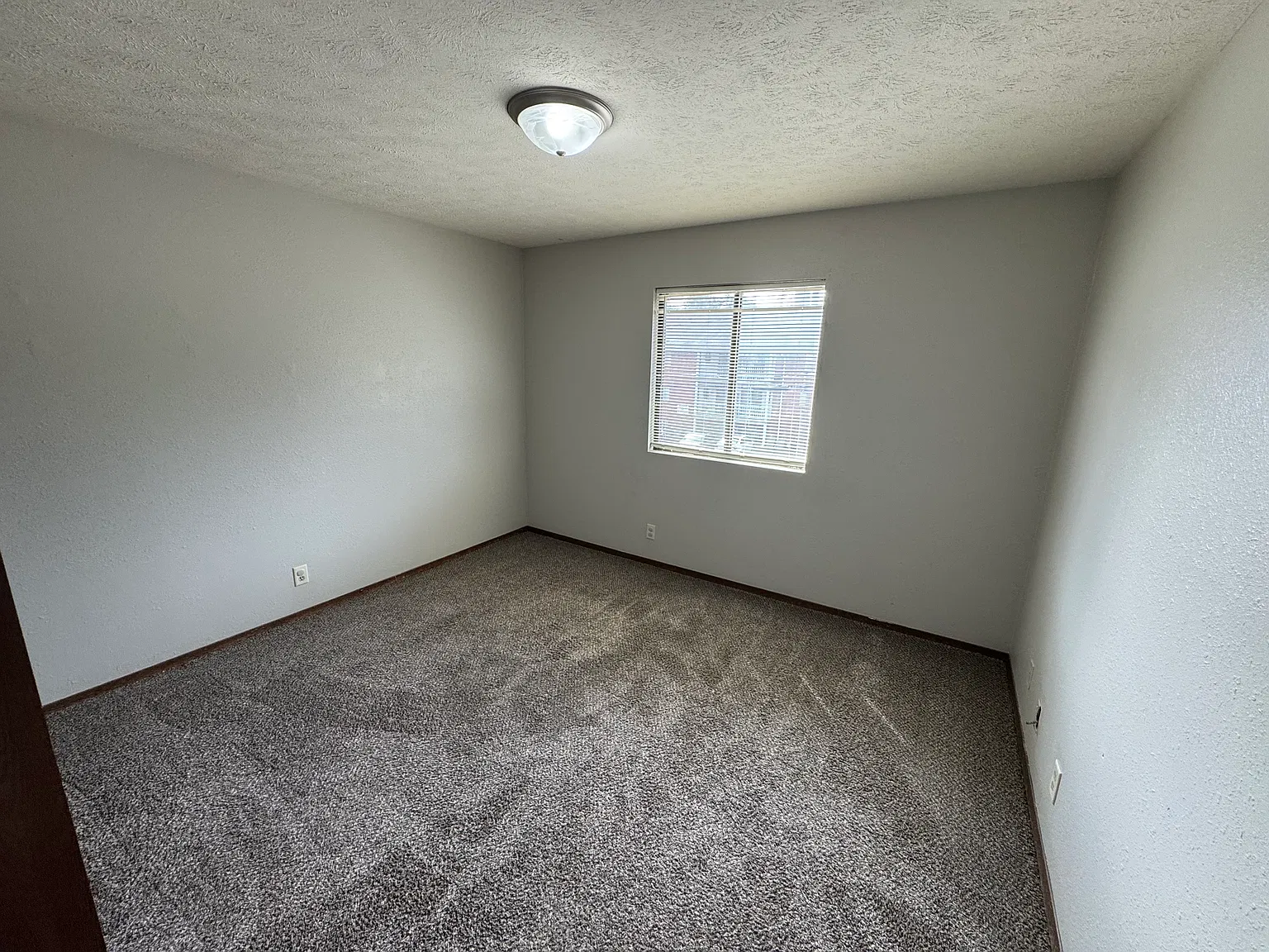 2 bed, 830 sqft, $950 — Photo 2