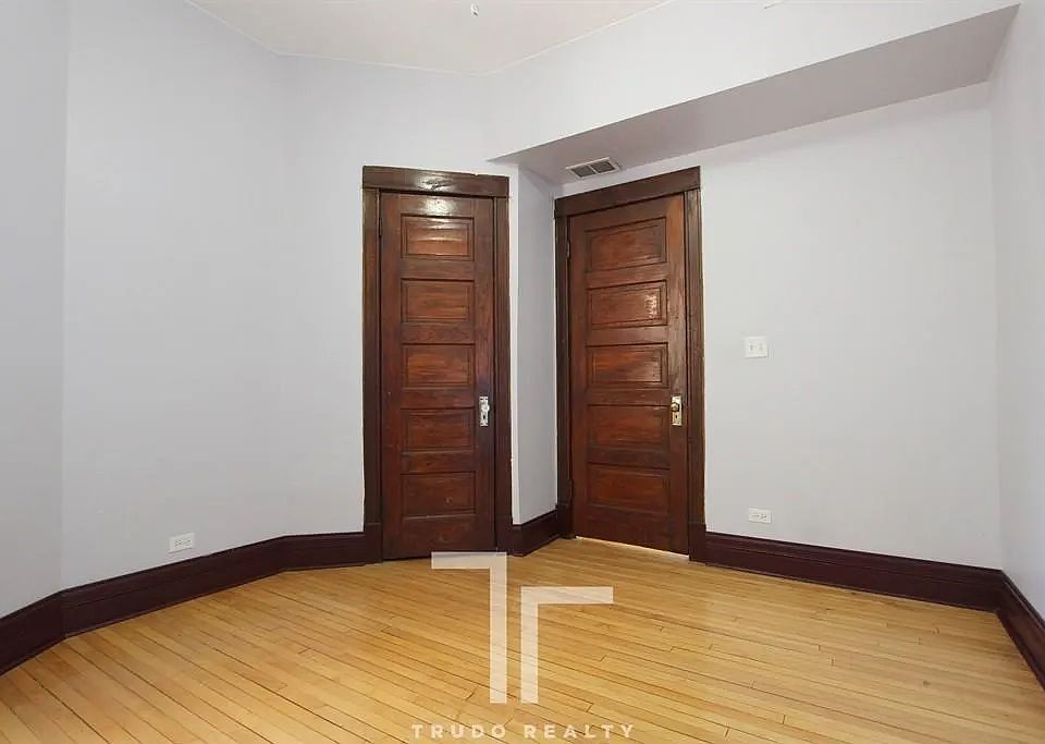 1st image of 3104 W Fullerton Ave #3