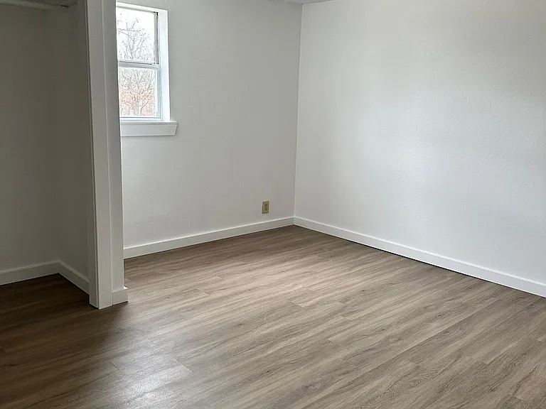 410 W 31st St — Photo 5