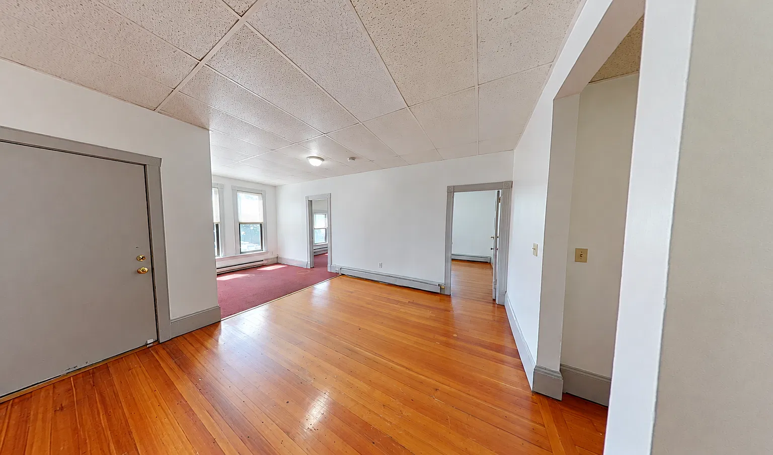 3 bed, 915 sqft, $3,995 — Photo 4