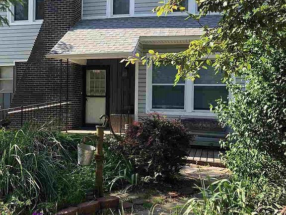 3rd image of 604 E Cambridge Ave