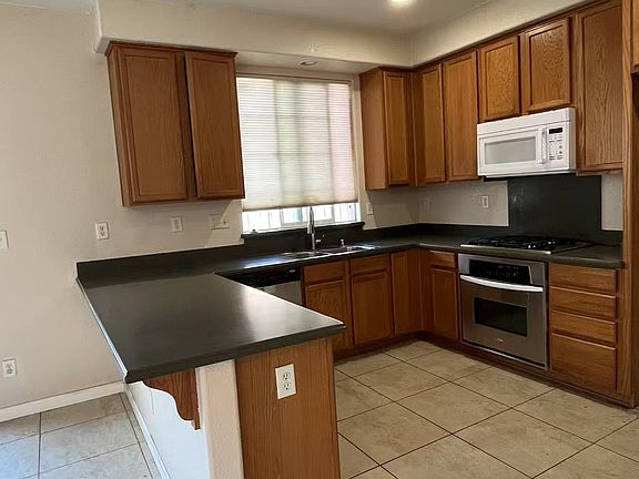 5th image of 17182 Blue Oak Ln