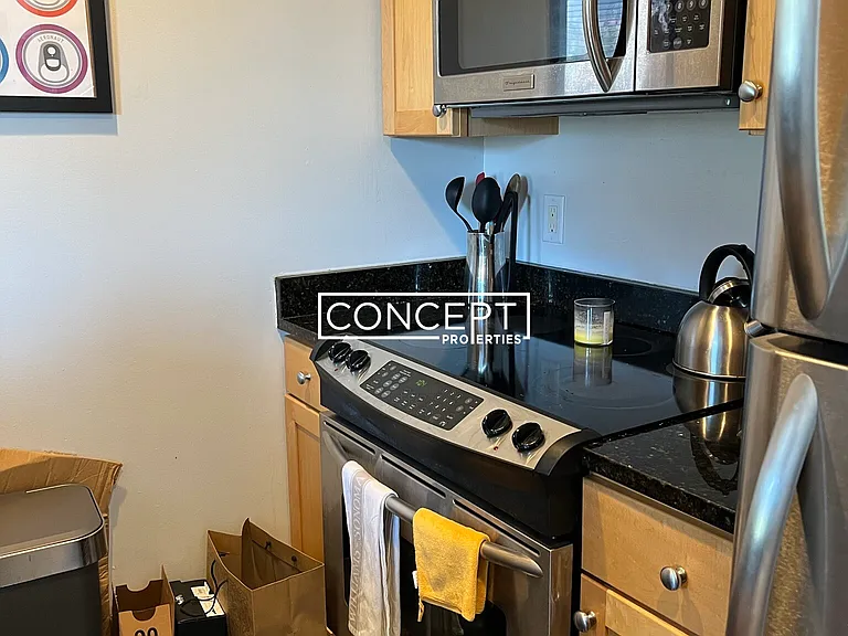 1661 Washington St #302 — Photo 7
