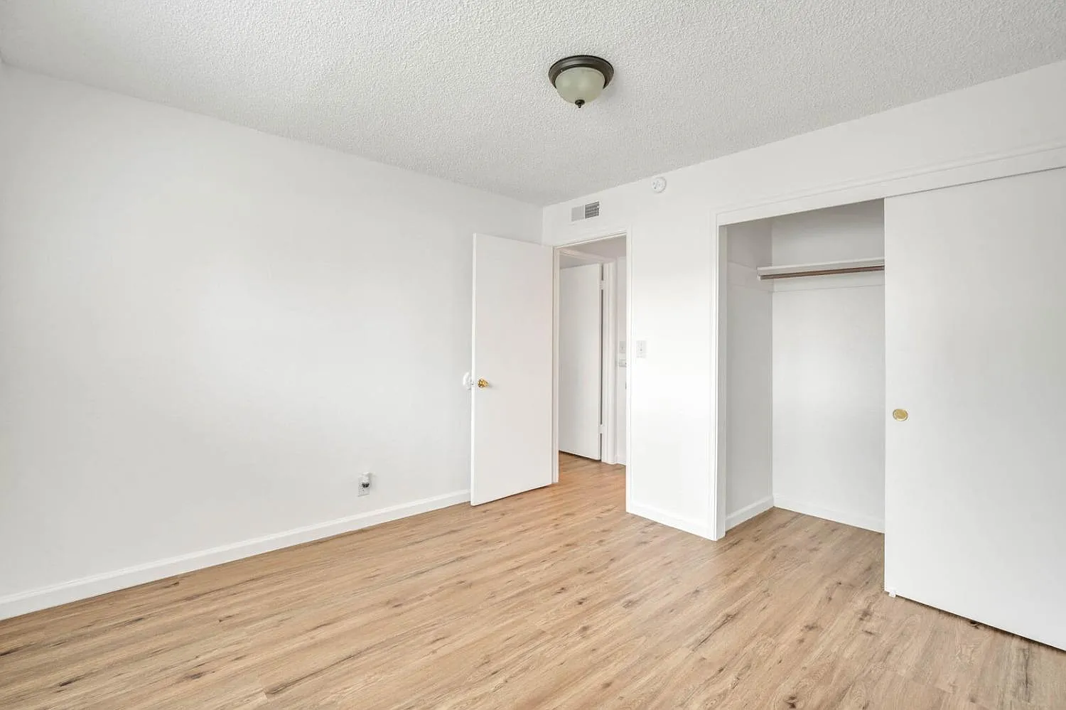 1336 Vernon Ave — Photo 4