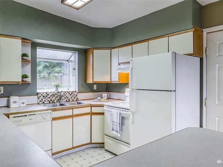 26163 Iowa Ave NE — Photo 10