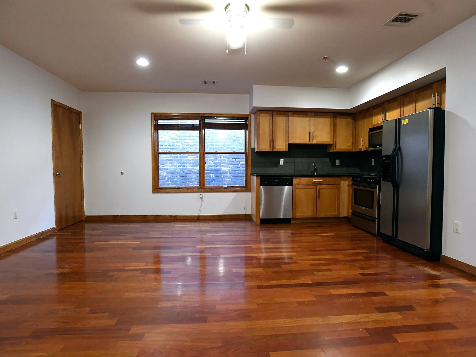 1 bed, 1.0 bath, 700 sqft, $2,100 — Photo 3
