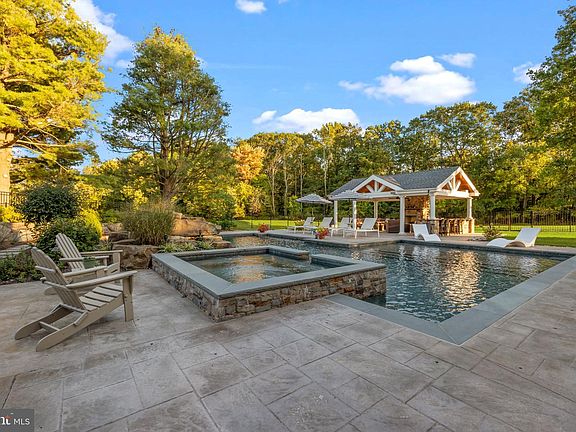 4th image of 7 Woodland Rd