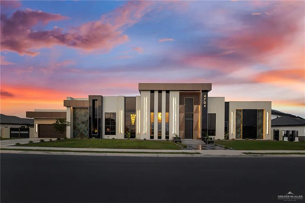 4 bed, 4.5 bath, 5101 sqft, $9,500 — Photo 1