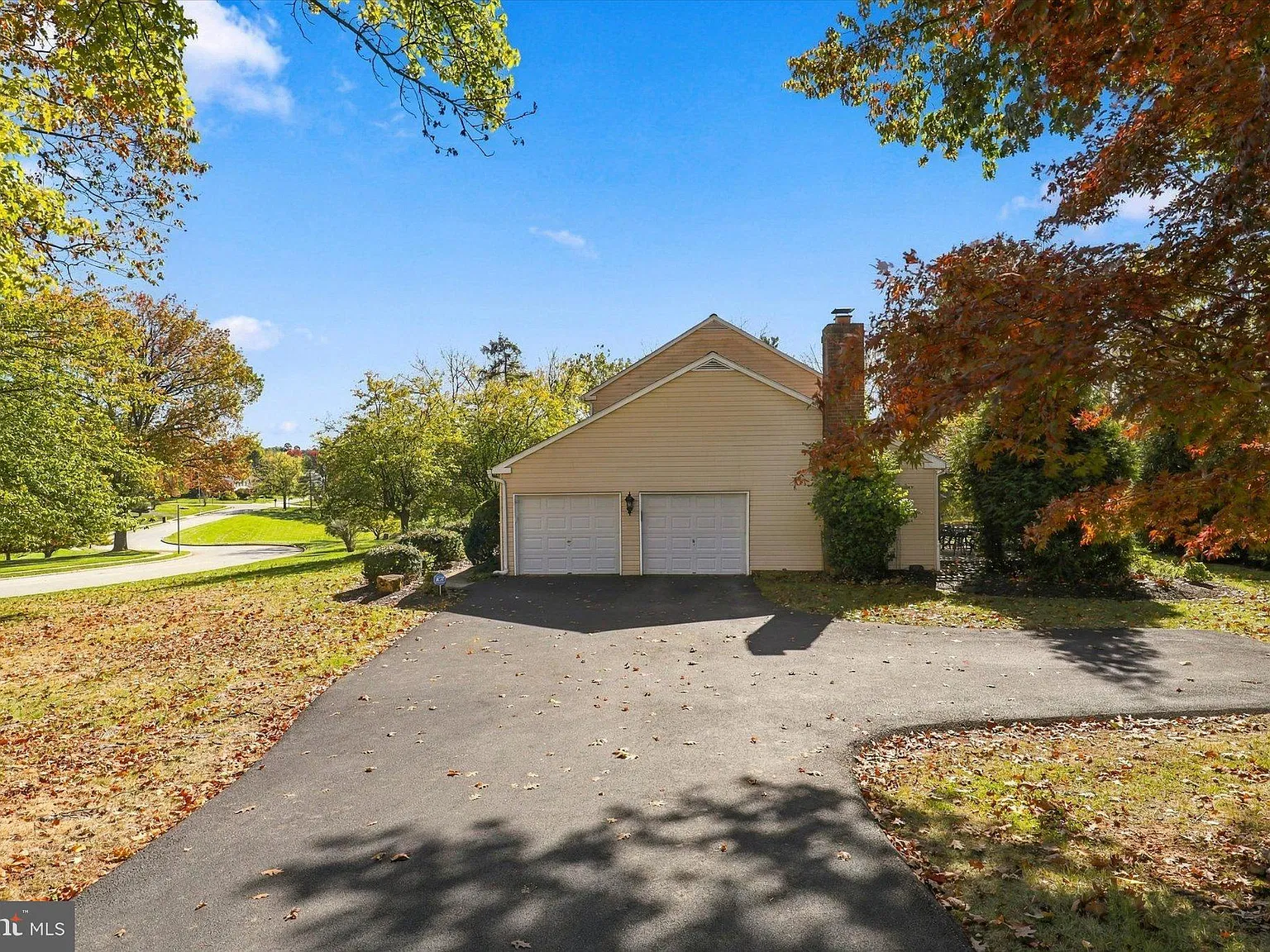 4 bed, 2.5 bath, 2792 sqft, $6,000 — Photo 3