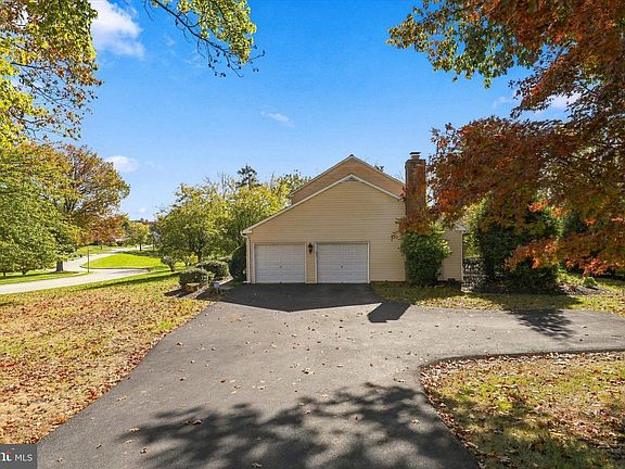 3rd image of 246 Musket Ln