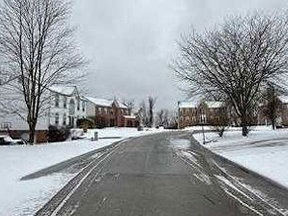 Exterior Neighborhood (street photo)