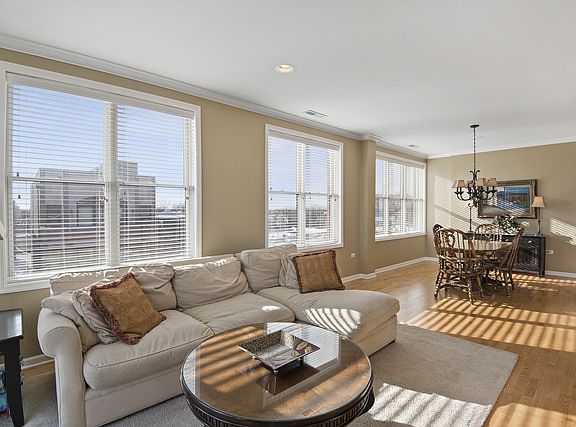4th image of 2472 W Foster Ave APT 411
