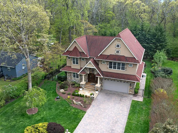 https://photos.zillowstatic.com/fp/22dd7849073d815be99e3fb90003eedd-p_e.webp
