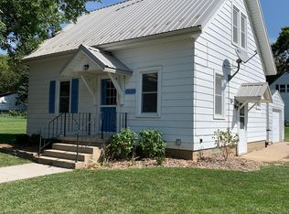 1706 5th St, Gilbertville, IA