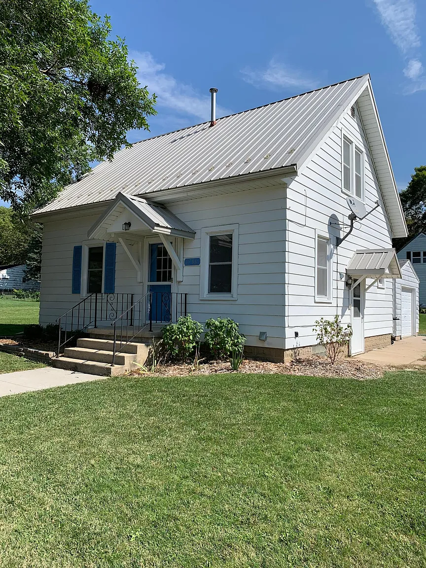 1706 5th St photo 1