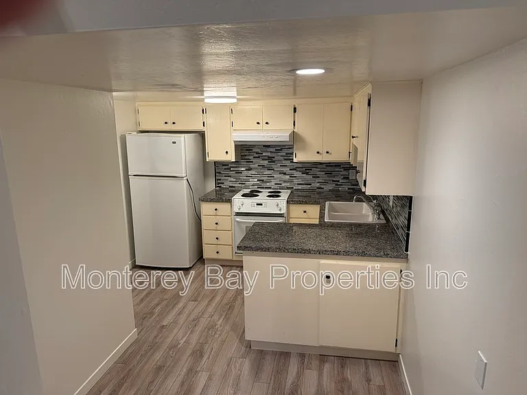 395 Tabor Dr #B — Photo 9