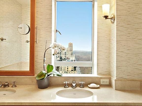 5th image of 25 Central Park W APT 28Q