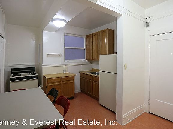 3rd image of 660 Bush St APT 106