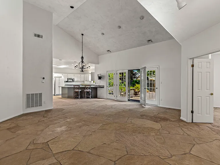 6578 Oak Leaf Ct — Photo 7