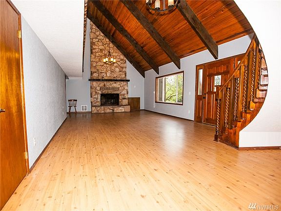 5th image of 3362 Pacific Ave N
