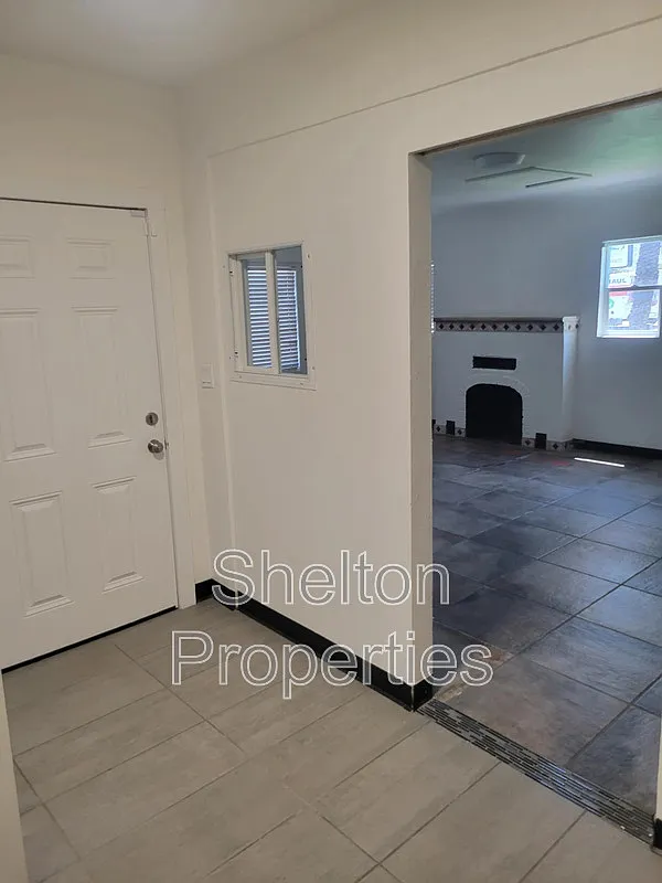 5 bed, 3.0 bath, 3000 sqft, $3,500 — Photo 2