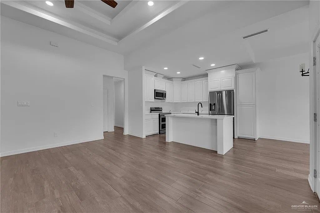 3 bed, 2.0 bath, 1611 sqft, $2,150 — Photo 4