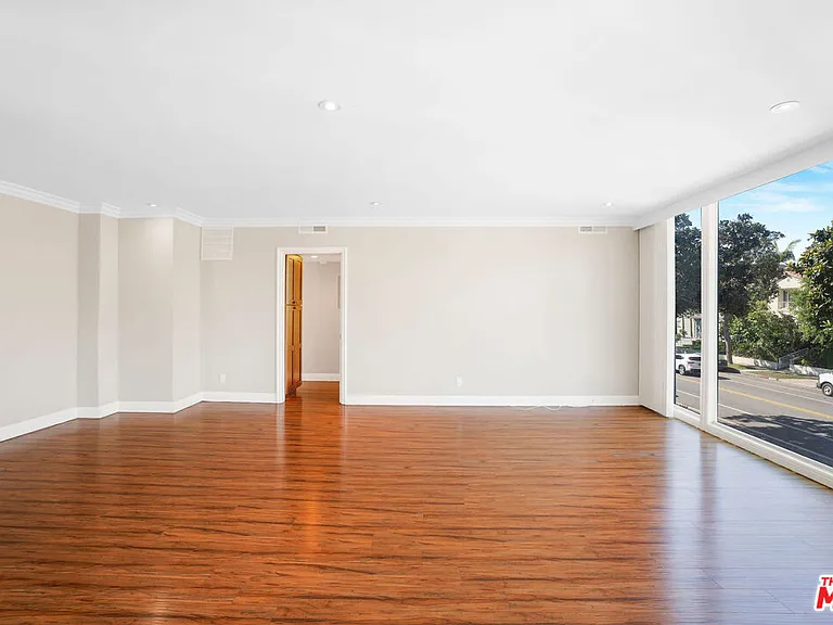 248 S Doheny Dr #6 — Photo 9