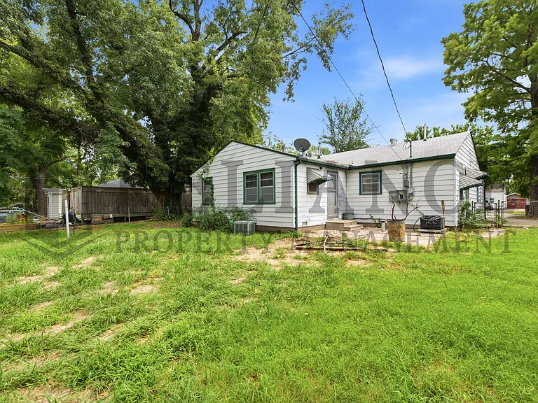 1620 E Selma St — Photo 15