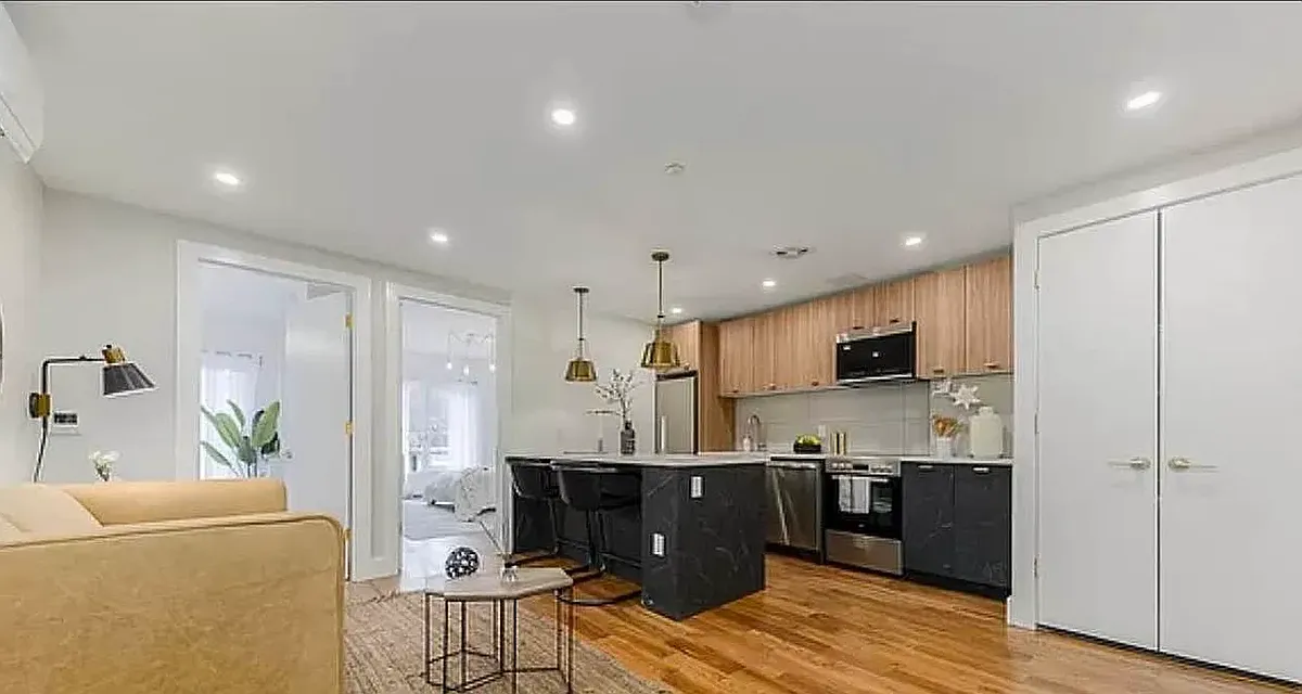Building Photo - 142 Lenox Rd #2A