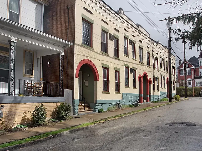 201 Center St — Photo 1