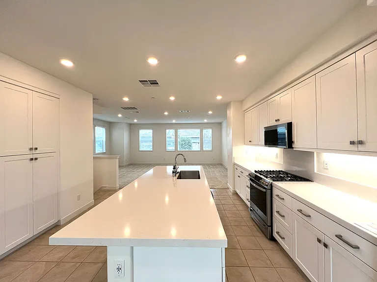 1645 W Lincoln Ave #101 — Photo 10