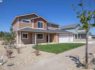 2212 Laura Ln, North Bend, OR 97459