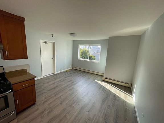 3rd image of 1525 Larkin St APT 3
