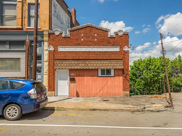 2405 Arlington Ave — Photo 4