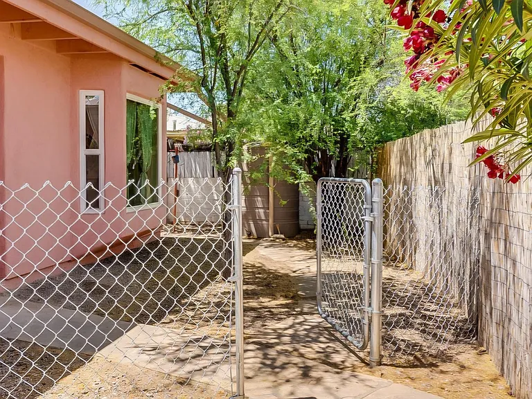 3913 E Montecito St — Photo 34