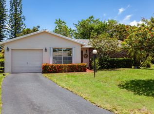 6115 Rainbow Cir, Greenacres, FL 33463